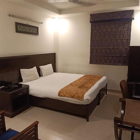 Hotel Clark Heights 뉴델리 외부 사진