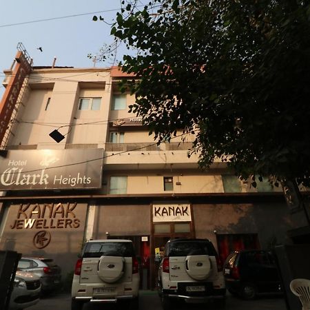 Hotel Clark Heights 뉴델리 외부 사진