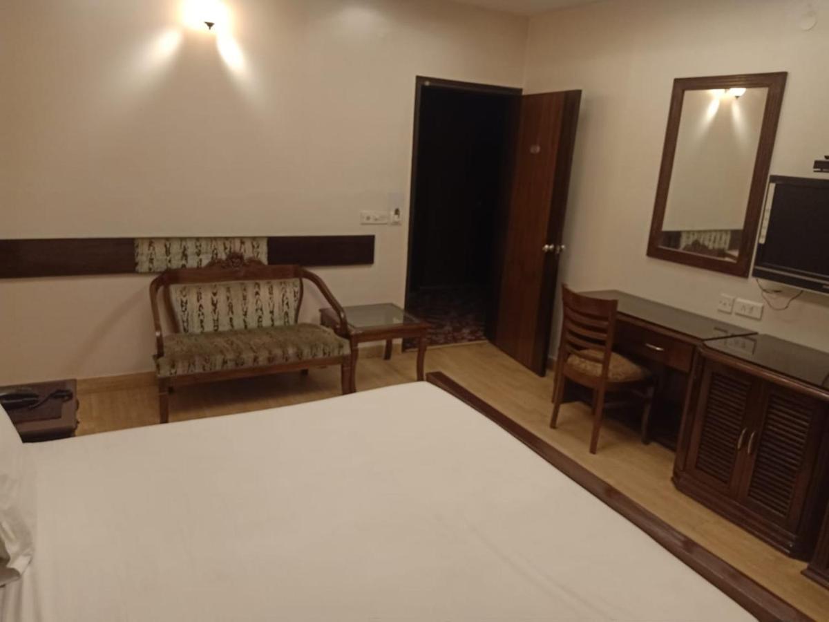 Hotel Clark Heights 뉴델리 외부 사진