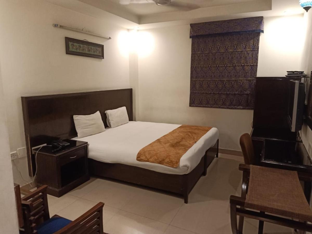 Hotel Clark Heights 뉴델리 외부 사진