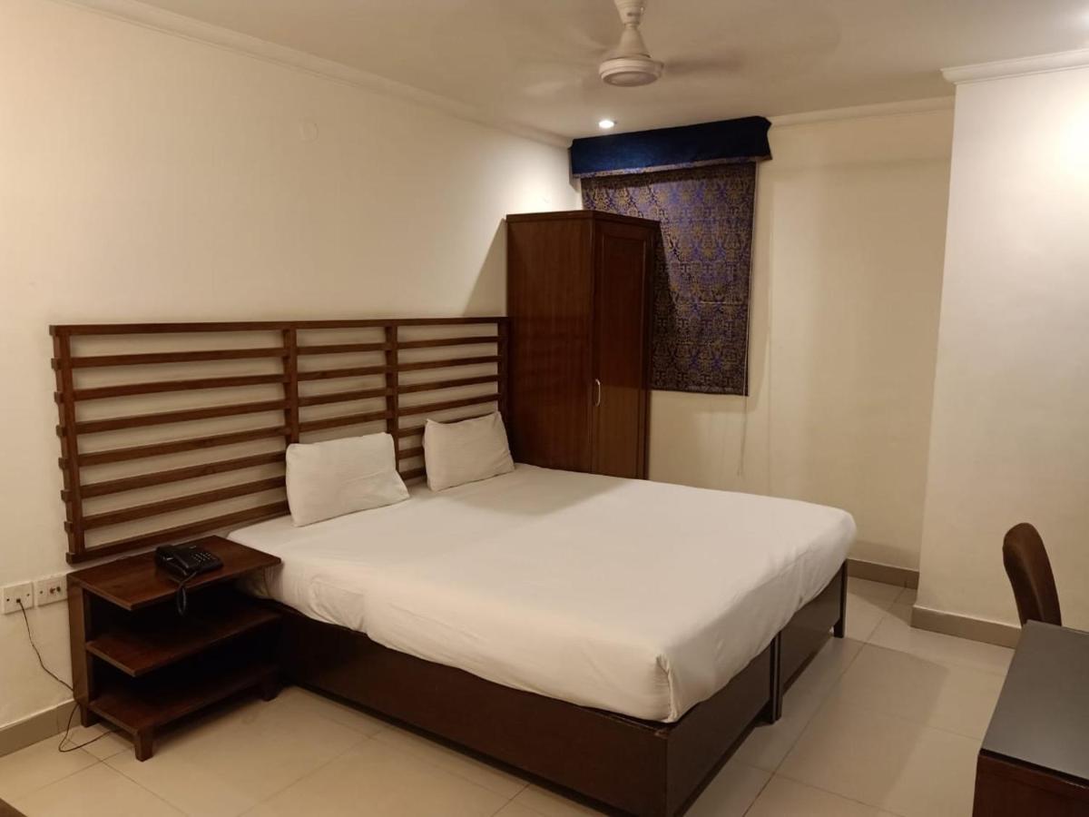 Hotel Clark Heights 뉴델리 외부 사진