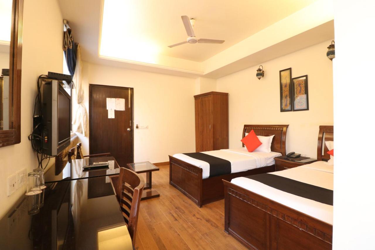 Hotel Clark Heights 뉴델리 외부 사진