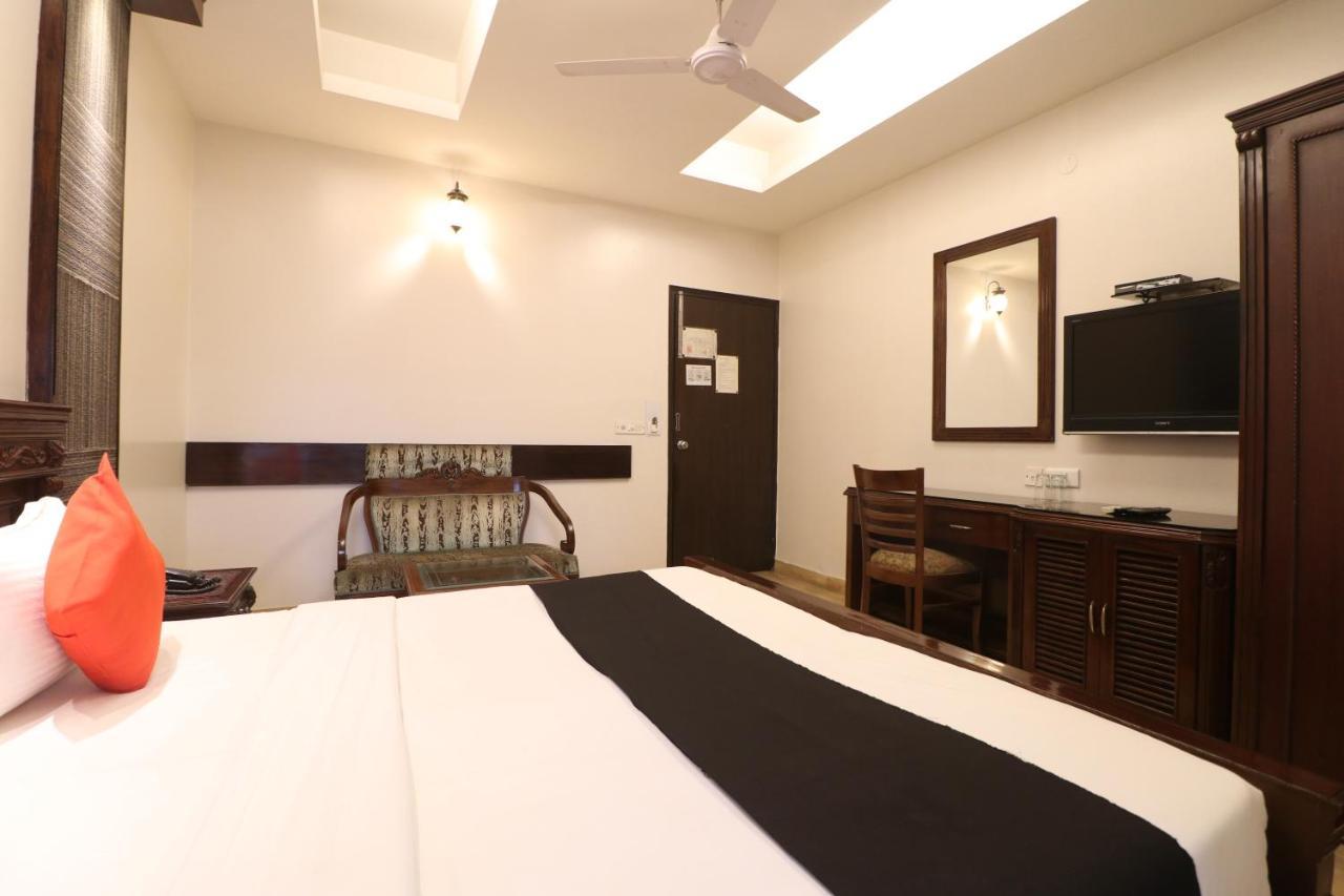 Hotel Clark Heights 뉴델리 외부 사진
