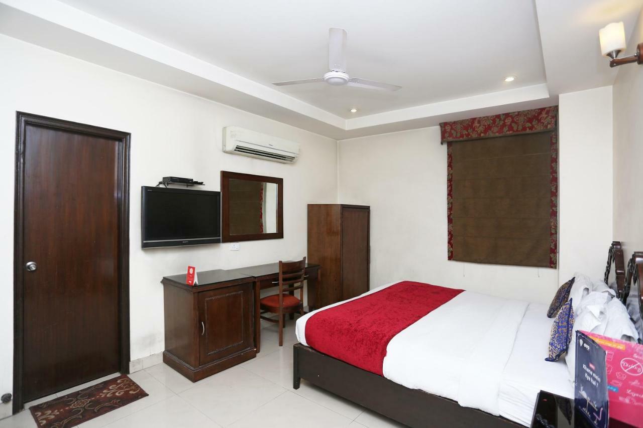 Hotel Clark Heights 뉴델리 외부 사진